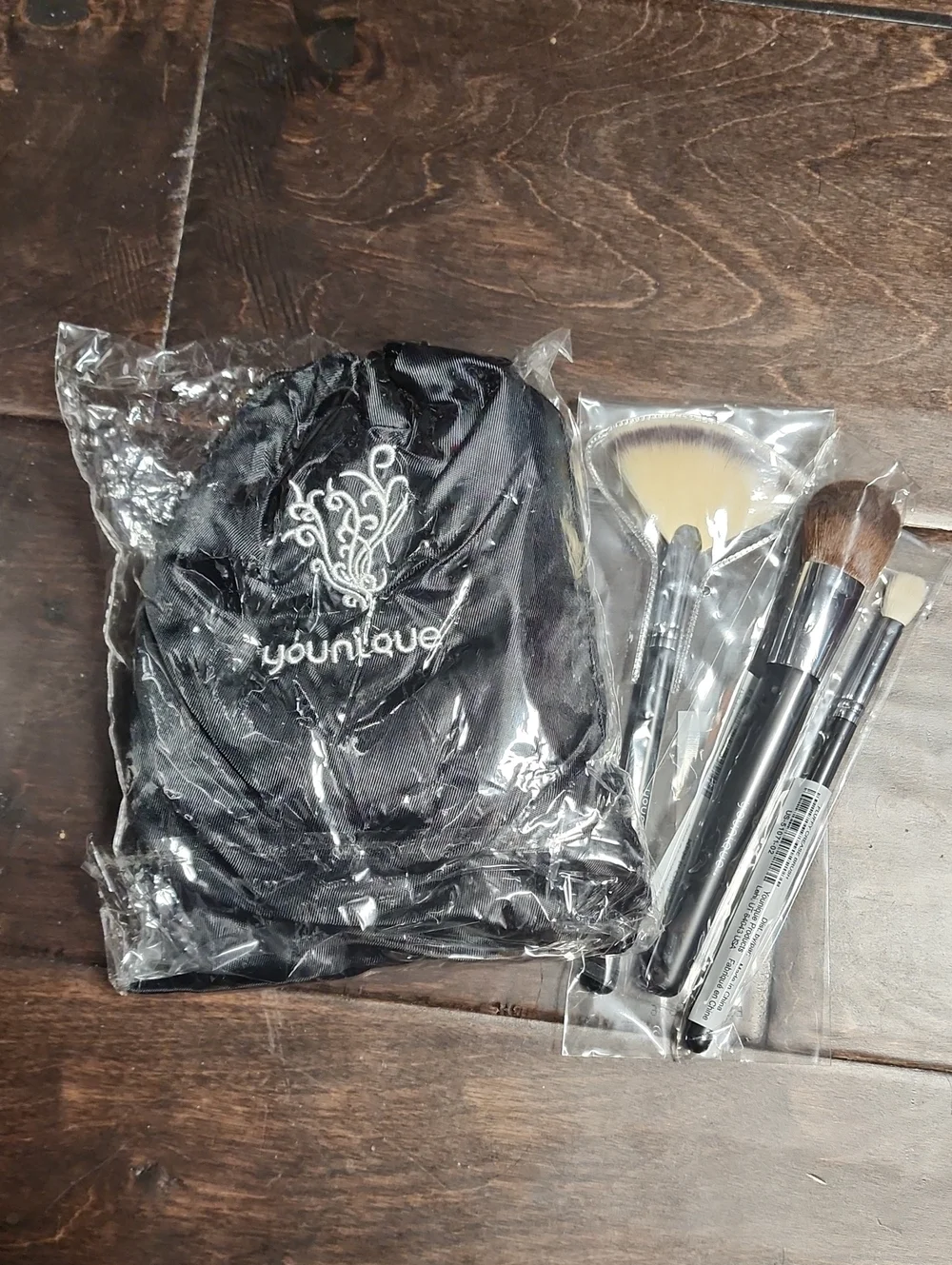Younique Black Makeup Brush Set with Makeup Cinch Bag